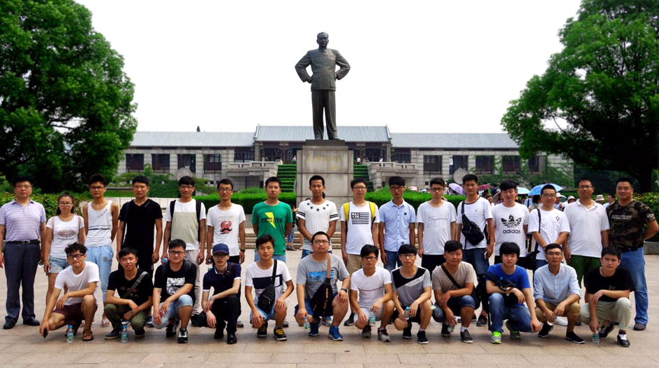 公司舉辦新進(jìn)大學(xué)生歡迎晚宴