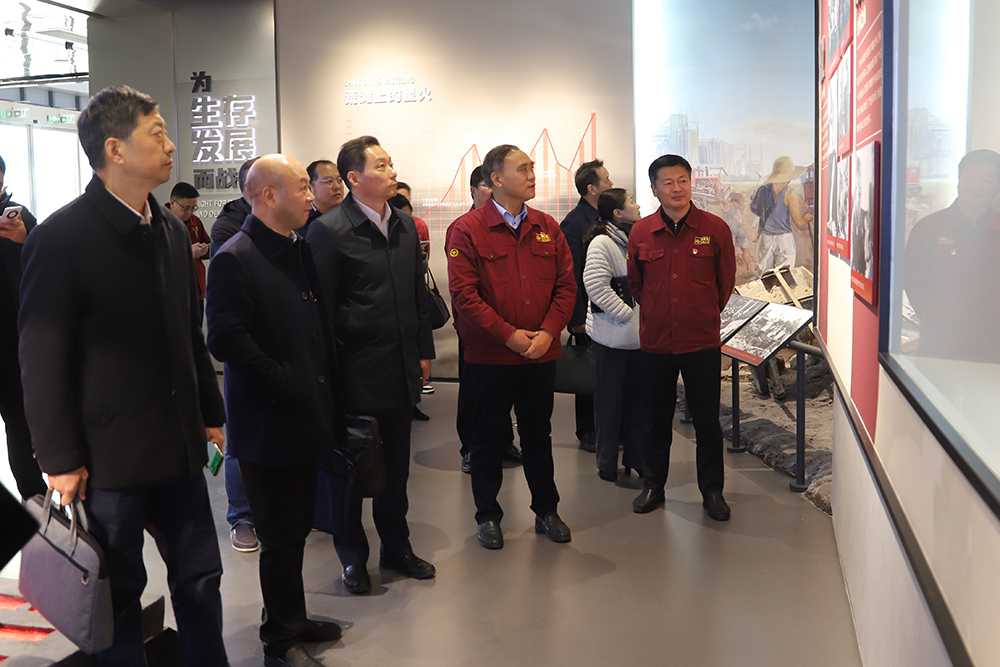 走進企業(yè)  貼心服務(wù)  市工信局黨組中心組學(xué)習(xí)會在淮鋼召開