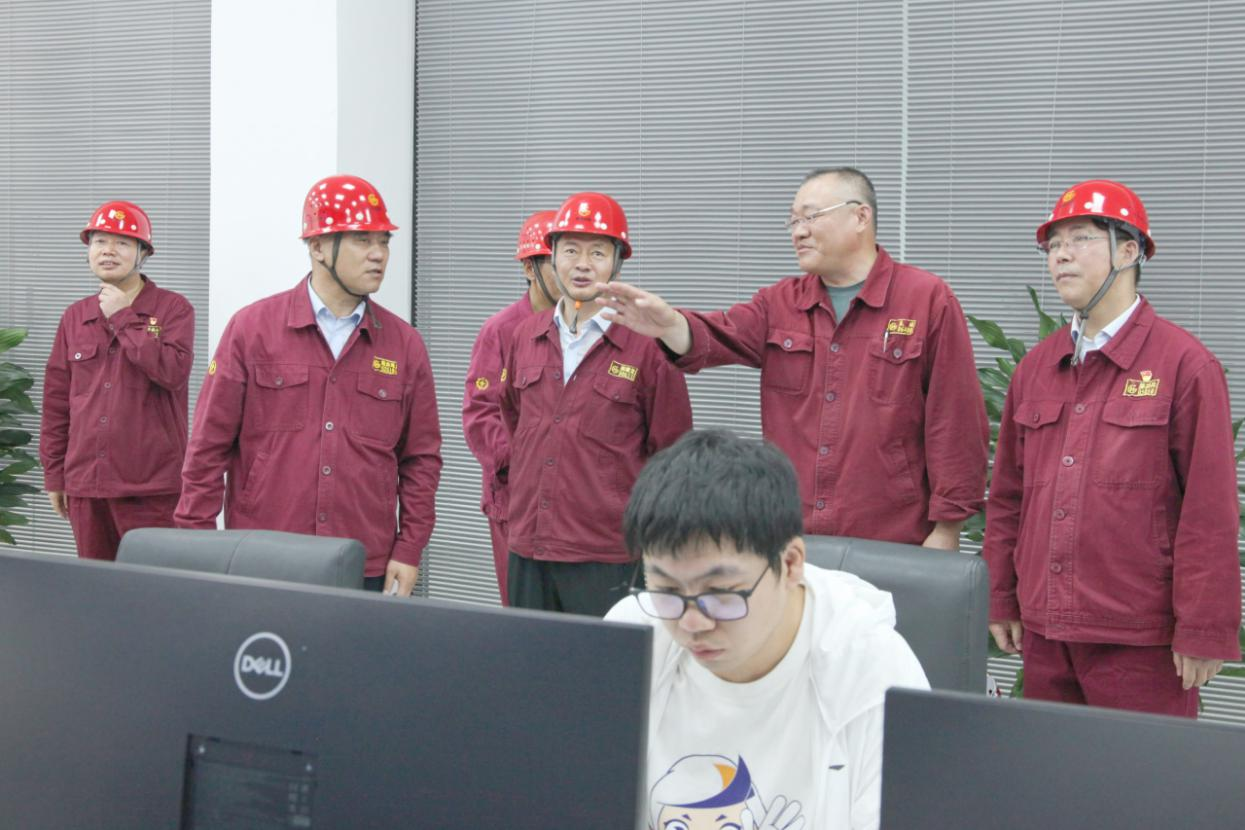 情系職工 夏送清涼 公司總經(jīng)理錢洪建率隊(duì)開展高溫慰問(wèn)