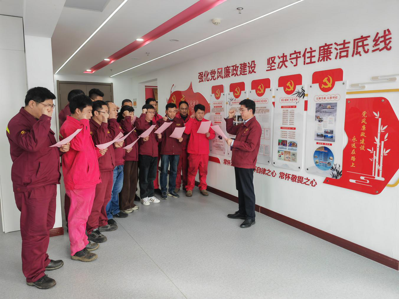 清風(fēng)正氣伴我行  勤政廉政筑忠誠 公司開展“新任及晉升干部代表勤政廉政宣誓”活動(dòng)